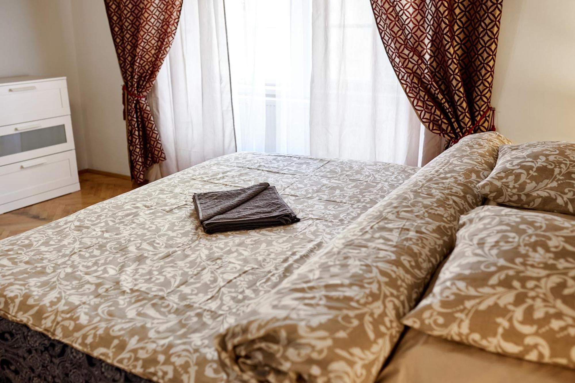 Апартаменты At The Blue Lion & Parking Assistance Прага Экстерьер фото